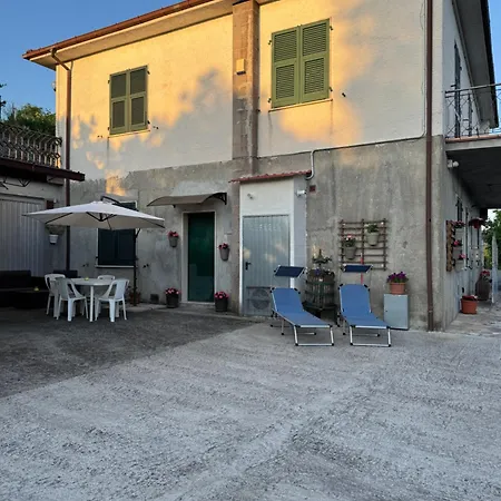 La Camelia House * Bracelli