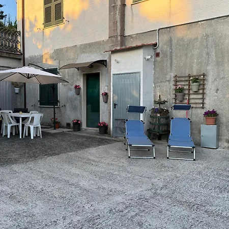 Apartment La Camelia House Bracelli
